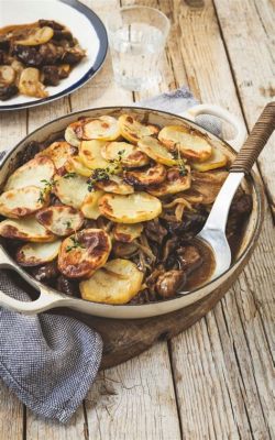  Lancashire Hotpot:  An Unexpectedly Rich and Flavorful Culinary Journey Awaits Your Taste Buds!