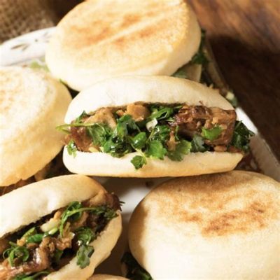  Rou Jia Mo!  The Quintessential Bite of Baoji: Juicy Pork Belly Meets Soft, Pillowy Flatbread